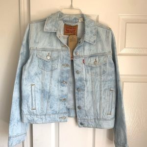 NEW Levi’s Light/Acid Wash Jean Jacket!